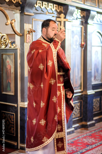 Valokuva Religious priest during church service