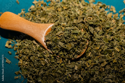 Ciboulette avec cuillère en bois
