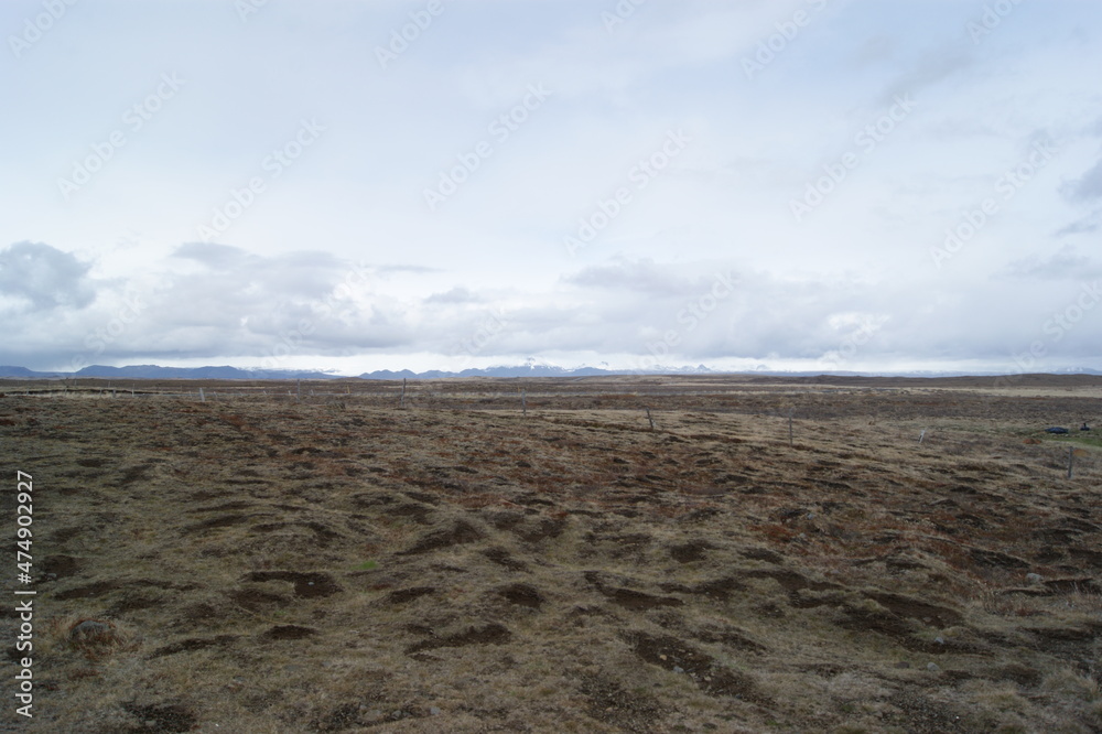 Island, Landschaft und Berge am Horizont Island, Landschaft und Berge am Horizont