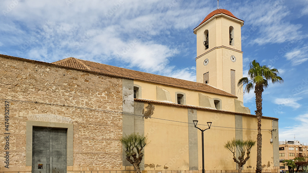 Vega Baja del Segura - Guardamar del Segura - Plaza de la Constitución: Iglesia de San Jaime Apóstol y Ayuntamiento.