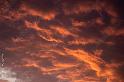 Fototapeta Naklejka Na Ścianę i Meble -  Beautiful orange-red clouds on sky during susnset