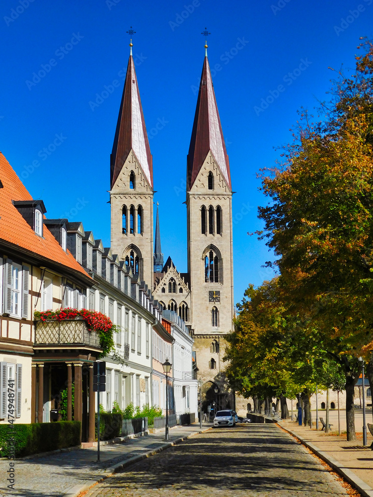 Turm des Dom Halberstadt, Kirche mit Domschatz, Sachsen Anhalt, Deutschland