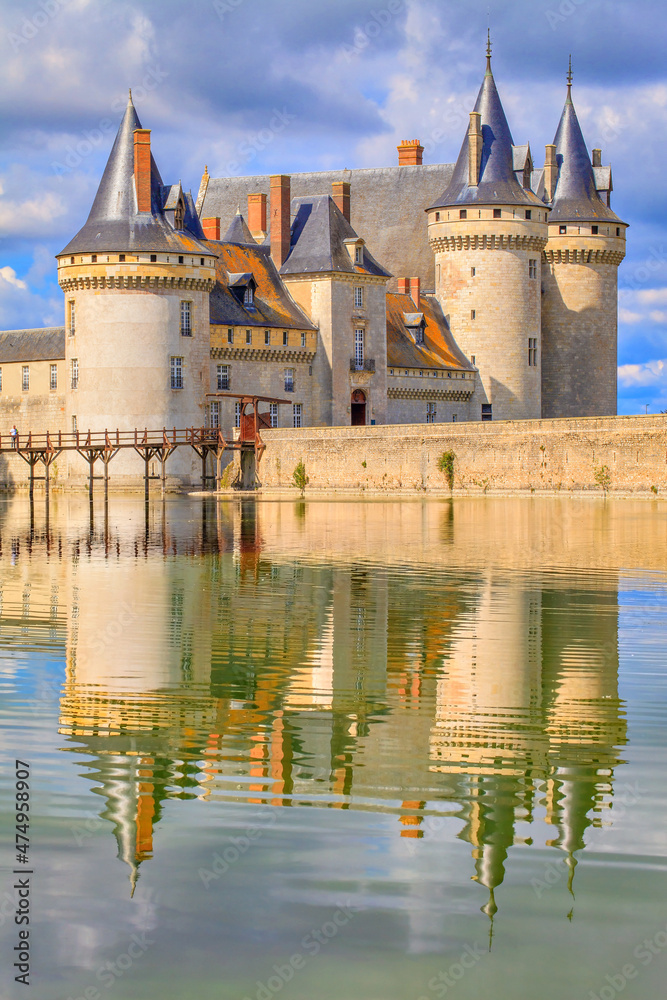 Sully-sur-Loire, château de la Loire, France 