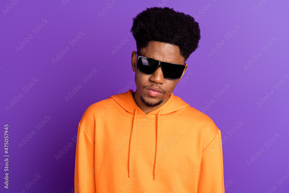 Photo of young serious dark skin cool man wear sunglass charming face youngster isolated on violet color background Photo of young serious dark skin cool man wear sunglass charming face youngster isolated on violet color background
