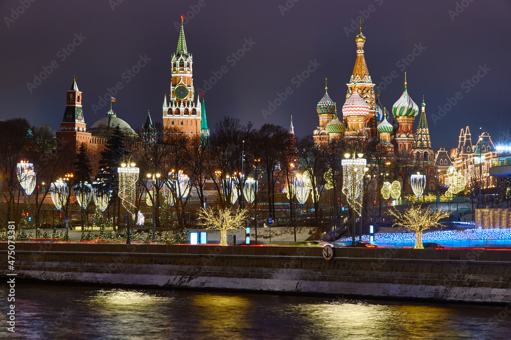 Obraz premium Moscow Kremlin and Red Square with New Year's illumination. Moscow tourist center, Russia