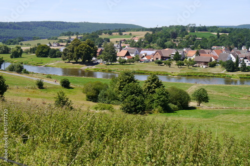 Dorf an der Weser im Weserbergland