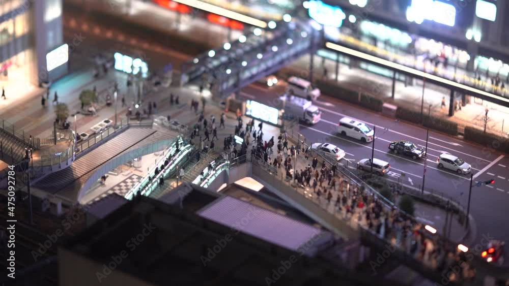 夜の大阪 歩行者スローモーション 夜の大阪 歩行者スローモーション