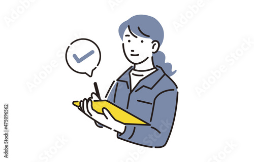 バインダーを持つ作業着の女性