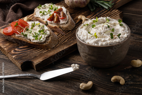 Fotografi Cream cheese made from fermented cashews.
