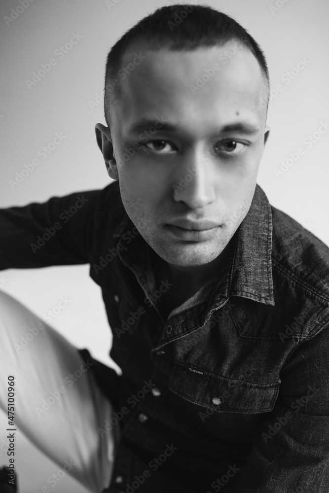 Obraz premium Handsome young man model in studio on isolated background