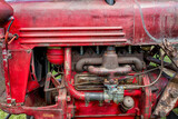 moteur d'un vieux tracteur agricole 