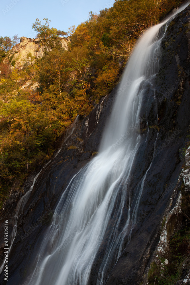 Obraz premium Close-up view of Aber Falls in Wales