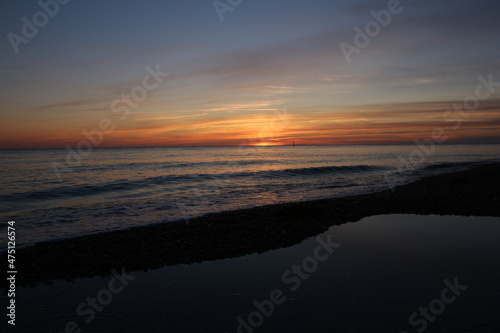 Agon-Coutainville, Normandie, France - coucher de soleil, mer, oiseaux © iris