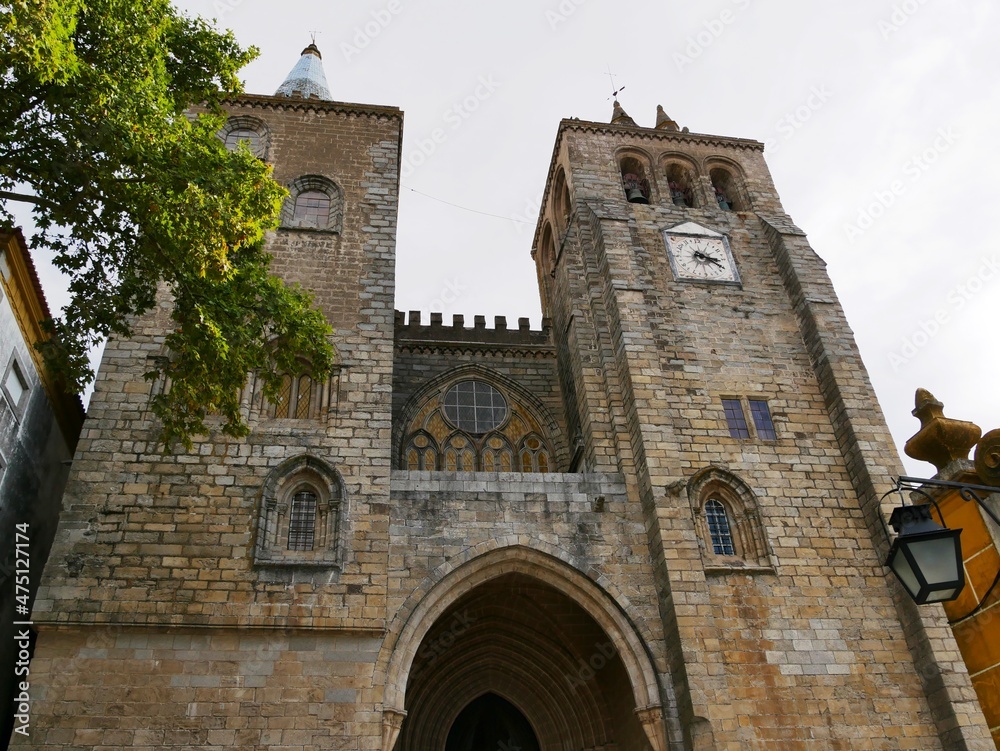 Cathédrale basilique Notre Dame de l'Assomption à Evora dans la région de l'Algarve au Portugal