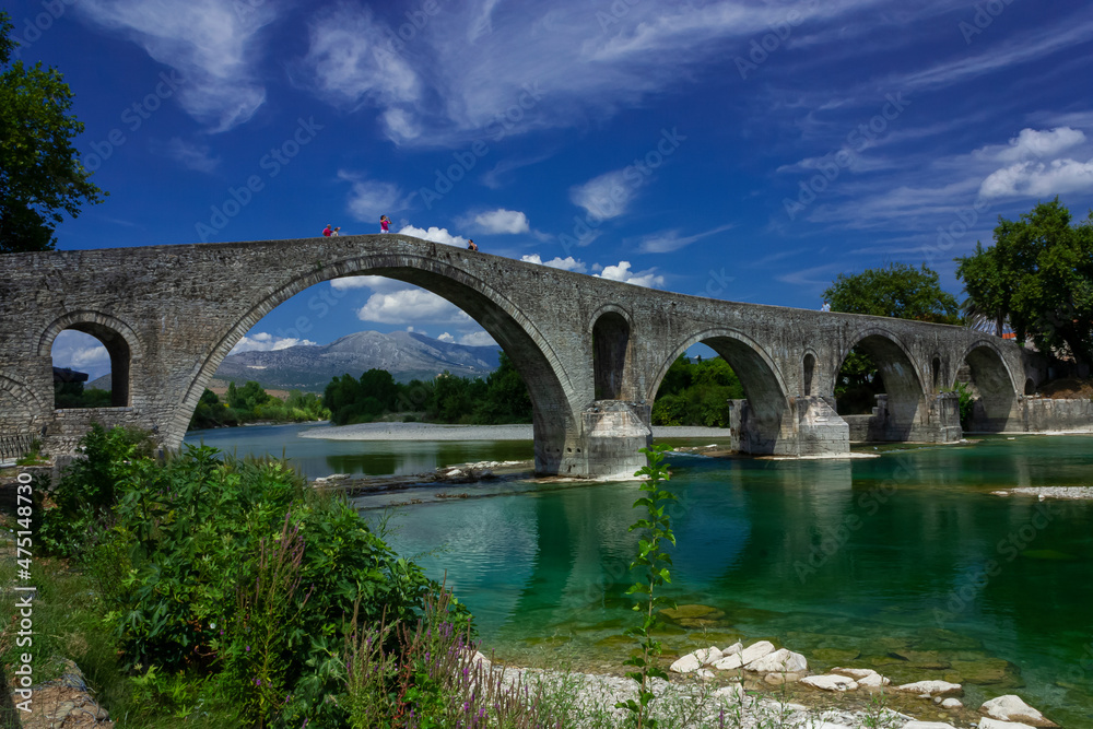 The vernacular bridge of Arta