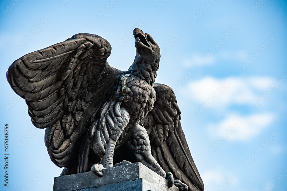 Fototapeta premium statue of eagle
