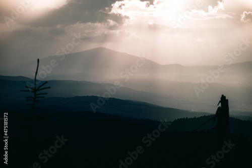 Gorce i Beskid w dali masyw Babiej Góry widok z Turbacza w Gorcach