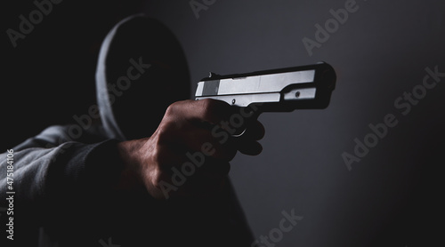 Fotografía masked man holding a gun