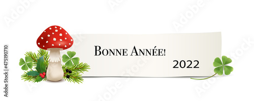 Silvester Banner mit Neujahres Wünsche für 2022 in französisch,
Silvester Karte mit Glücks-Pilz, Ilex Zweig, Kleeblätter, Tannenzweige und Beeren,
Vektor Illustration isoliert auf weißem Hintergrund
