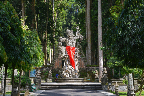Foto Balinesischer Affengott (Hanuman) im Monkey Forest, Bali, Indonesien