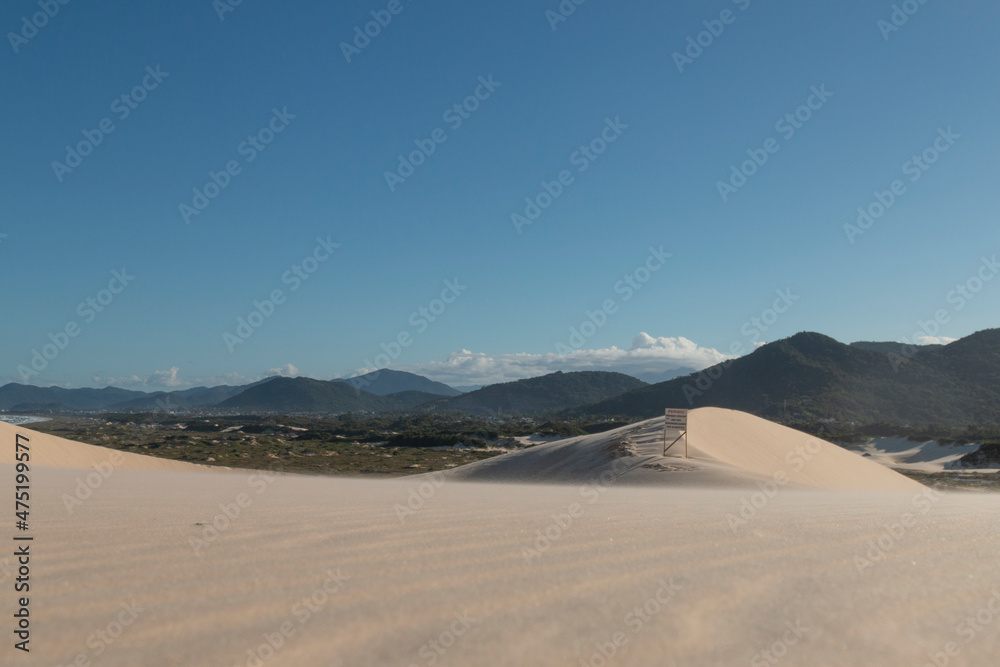 Dunas da Praia da Joaquina - Florianópolis, Santa Catarina - Brasil Dunas da Praia da Joaquina - Florianópolis, Santa Catarina - Brasil