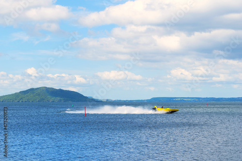 Obraz na płótnie Panoramic View of Lake Rotorua New Zealand, Bay of Plenty Region, North Island during Calm Day w salonie