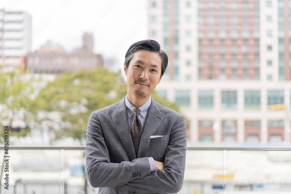 スーツ姿の男性 スーツ姿の男性