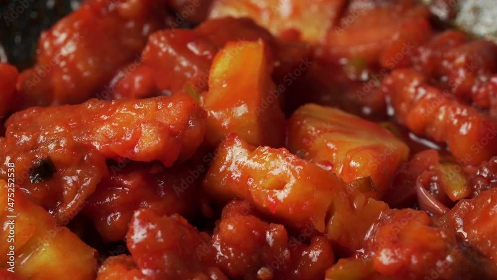 Chinese special Cantonese cuisine pineapple sweet and sour pork production and ingredients Chinese special Cantonese cuisine pineapple sweet and sour pork production and ingredients