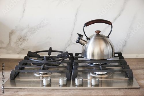Εκτύπωση καμβά Kettle is heated on built-in gas hob