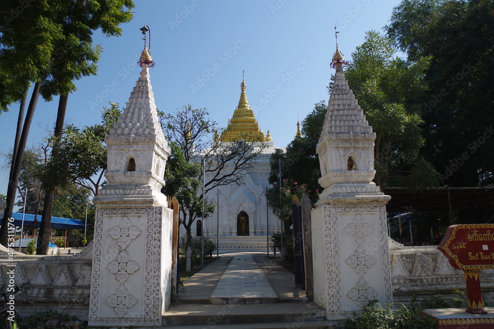 ミャンマー　ミングォンの仏教寺院