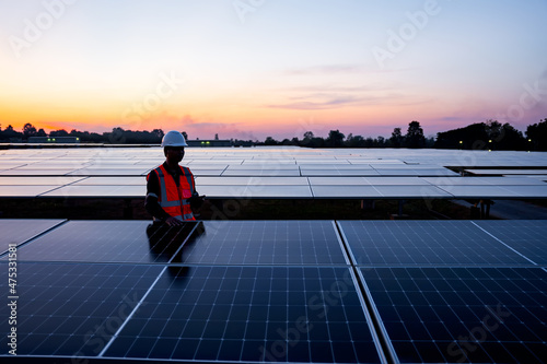 Obraz na płótnie Solar power plant(solar cell) on summer season, hot climate causes increased power production, Alternative energy to conserve the world's energy, Photovoltaic module idea for clean energy production w salonie