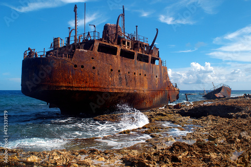 Φωτογραφία Grounded inter-island freighter Klein Curacao Netherlands Antilles