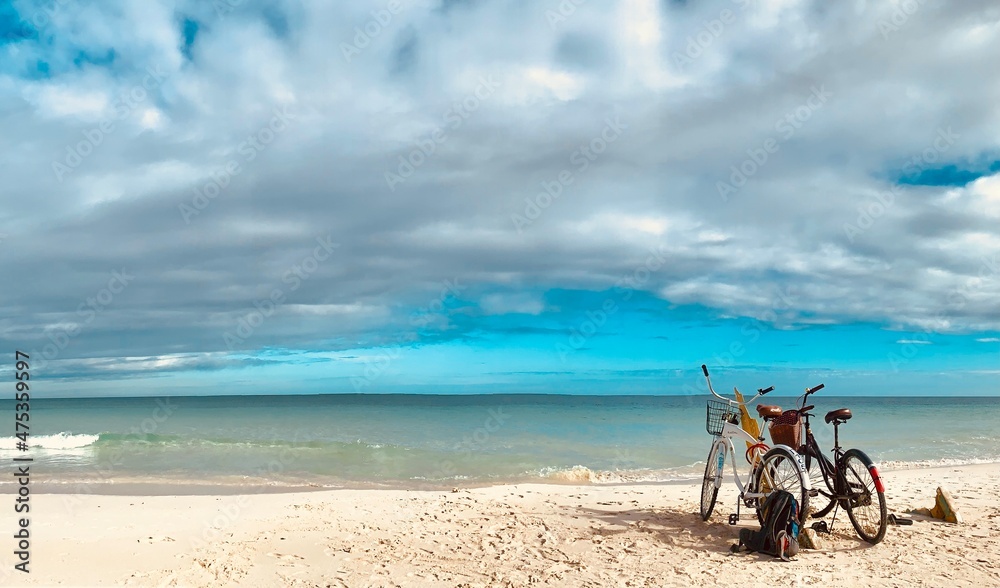 Fototapeta premium bicycle on the beach