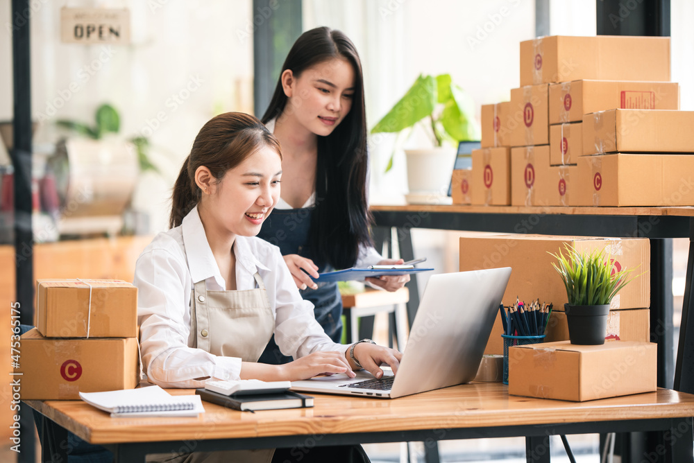 Small start-up business owners checking parcels at work, freelancers, salespeople, checking production orders. Pack products for delivery to customers Sell ​​Ecommerce Shipping Ideas