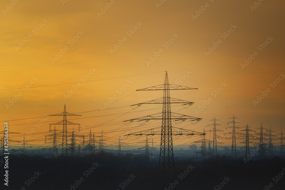 Hochspannungsmasten im Ruhrgebiet / Energieversorgung / Netzausbau