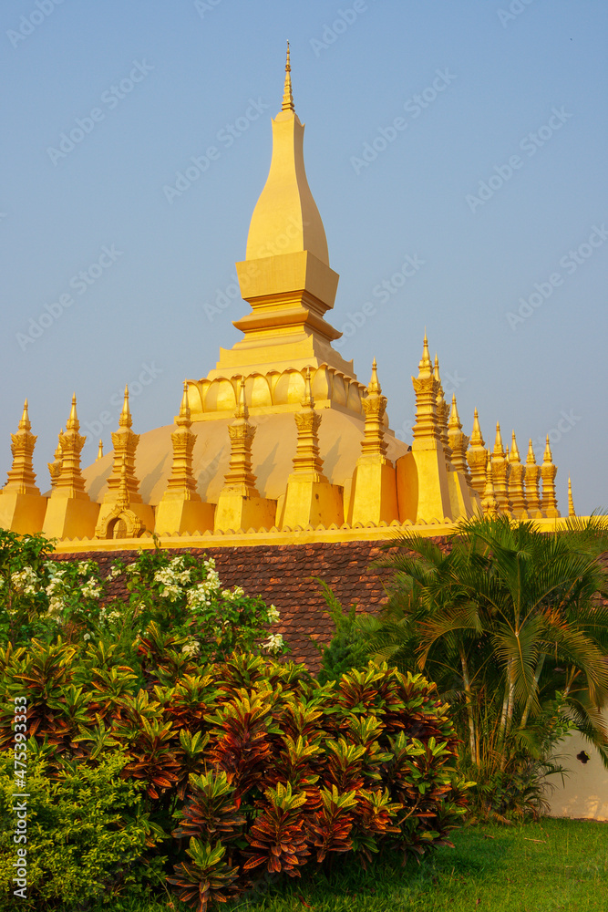 Fototapeta premium Pha That Luang, the most important national monument in Laos, the full official name is Pha Chedi Lokajulamani, which means World-Precious Sacred Stupa in Vientiane, Laos.