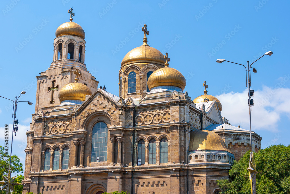 Obraz premium Varna, Bulgaria. The Dormition of the Theotokos Cathedral, largest and most famous Bulgarian Orthodox cathedral in Varna.