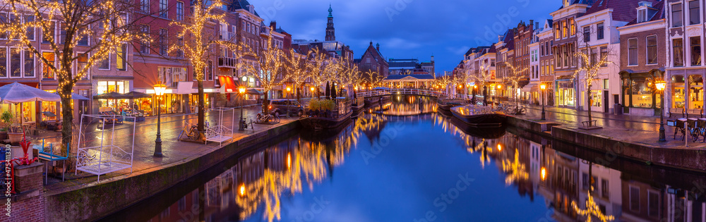 Panorama of the city embankment in Leiden at sunrise. - obrazy, fototapety, plakaty 