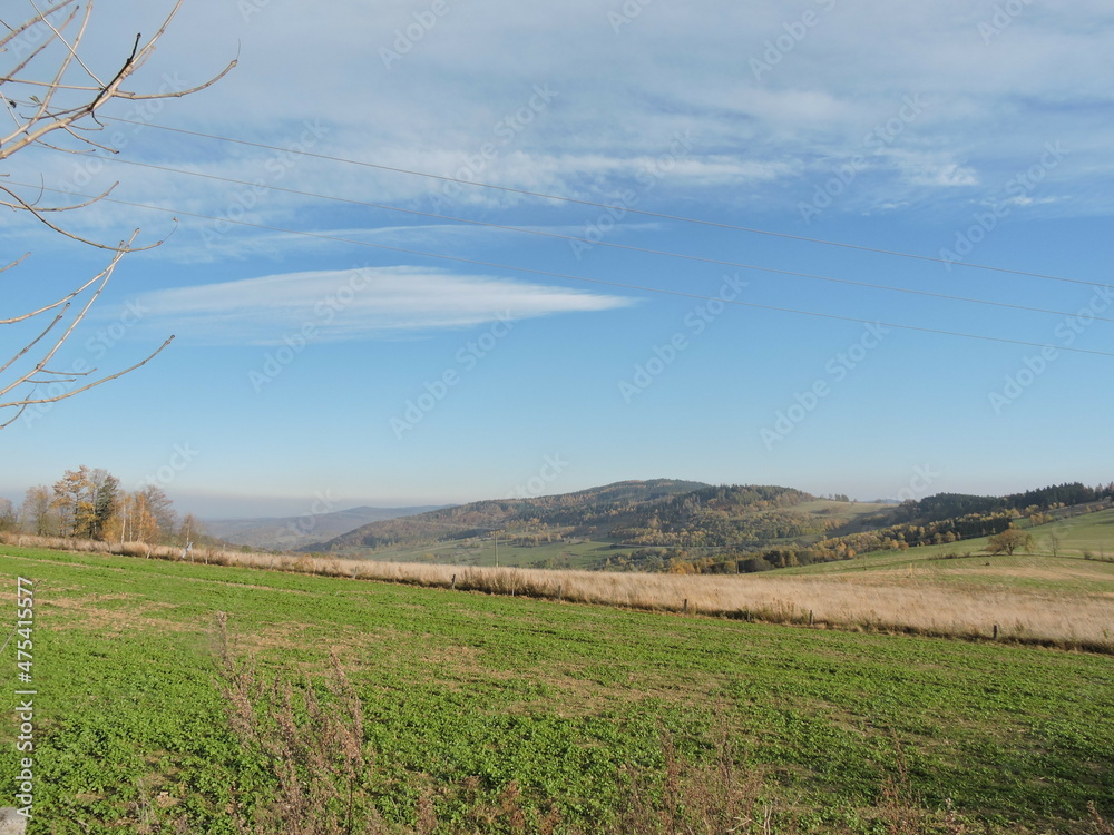 Obraz premium Jesienny pejzarz z Górami Karpacz Polska