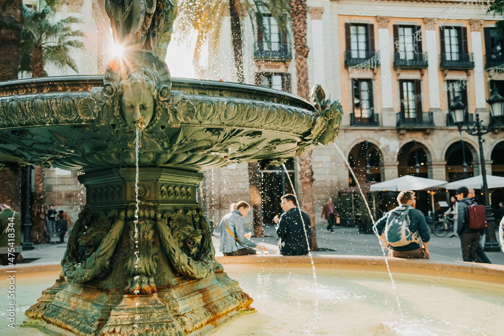 Obraz na płótnie Beautiful historic fountain in Plaza Real in Barcelona, Spain. Famous square in Gothic quarter. Popular tourist attraction. w salonie