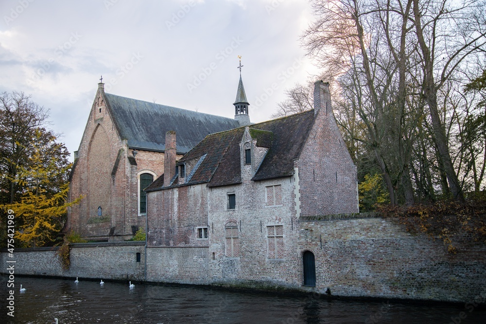 Fototapeta premium begijnhof courtyyard in bruges belgium