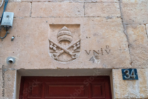 escudo vaticano piedra villamayor salamanca photo