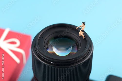 People who show their musical talents and attract traffic under the lens