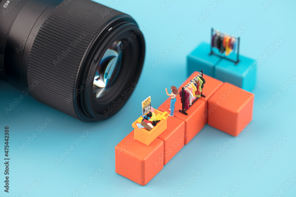 Naklejka premium Live selling under the new trend of miniature creativity