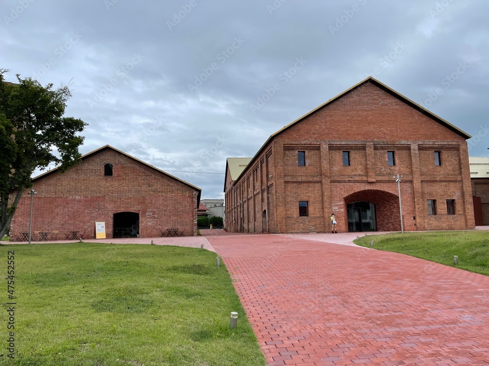 Fototapeta premium old red barn