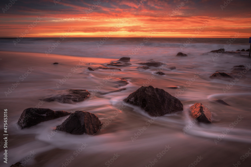 Naklejka premium USA, New Jersey, Cape May National Seashore. Sunset on ocean shore.