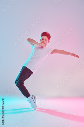 Canvas-taulu teen boy break dancer