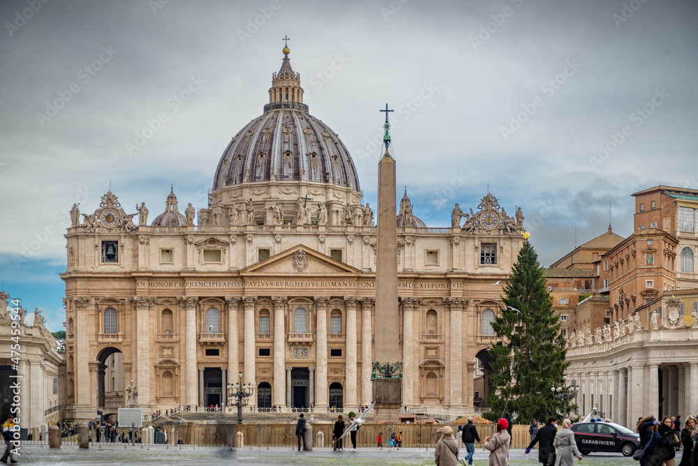 ciudad del Vaticano con la iglesia de San Pedro en Roma