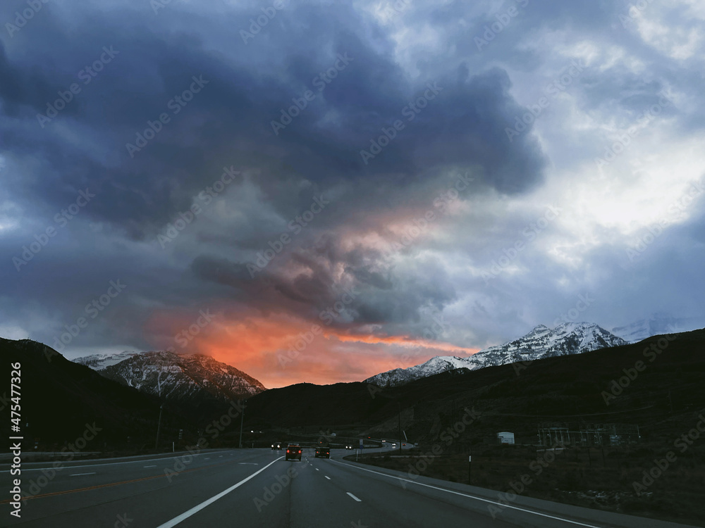 Naklejka premium road in the mountains