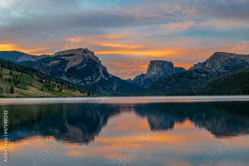 USA, Wyoming. White Rock Mountain and Squaretop Peak above Green River Lake at sunrise, Wind River Mountains